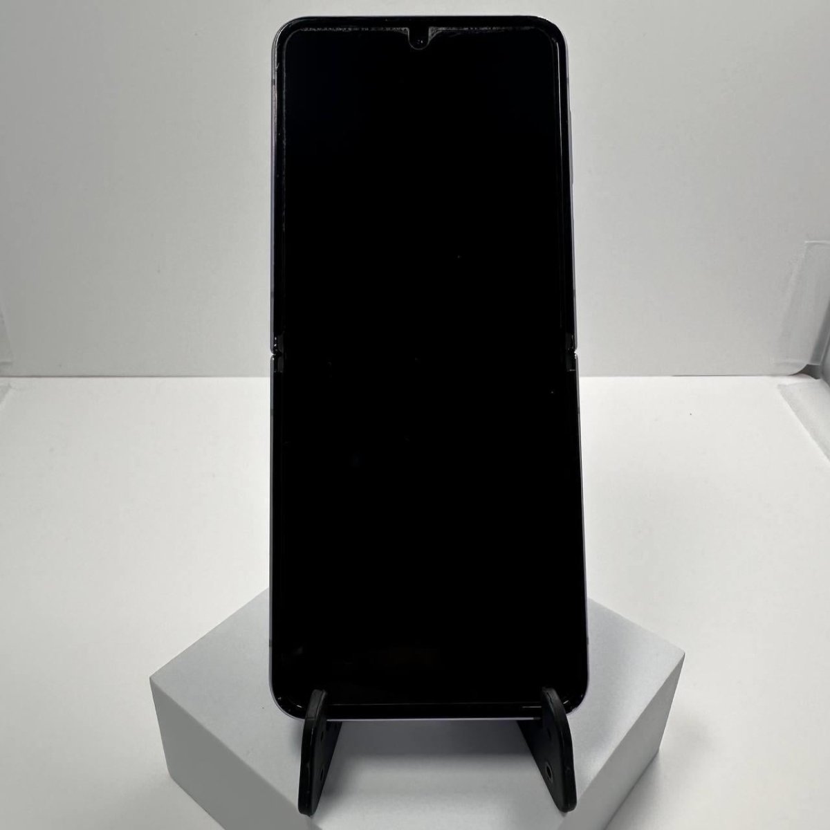 Samsung Galaxy Z Flip4 5G - 128GB - Bora Purple - Grade D - RueZone