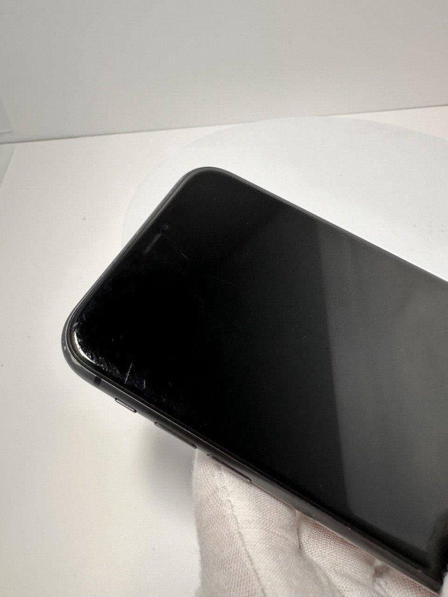 Apple iPhone 11 - 64GB - Black - Tiny crack on rear glass - BH 82% - RueZone