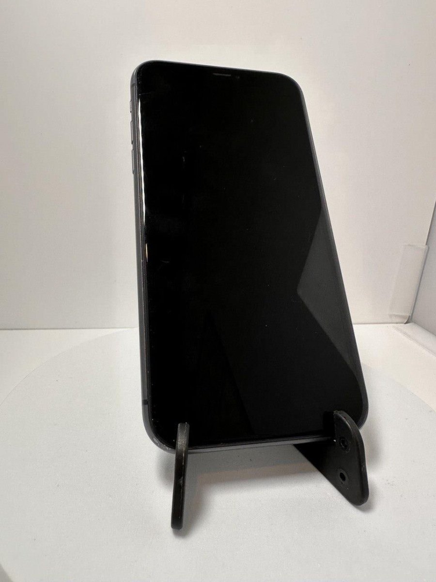 Apple iPhone 11 - 64GB - Black - Tiny crack on rear glass - BH 82% - RueZone