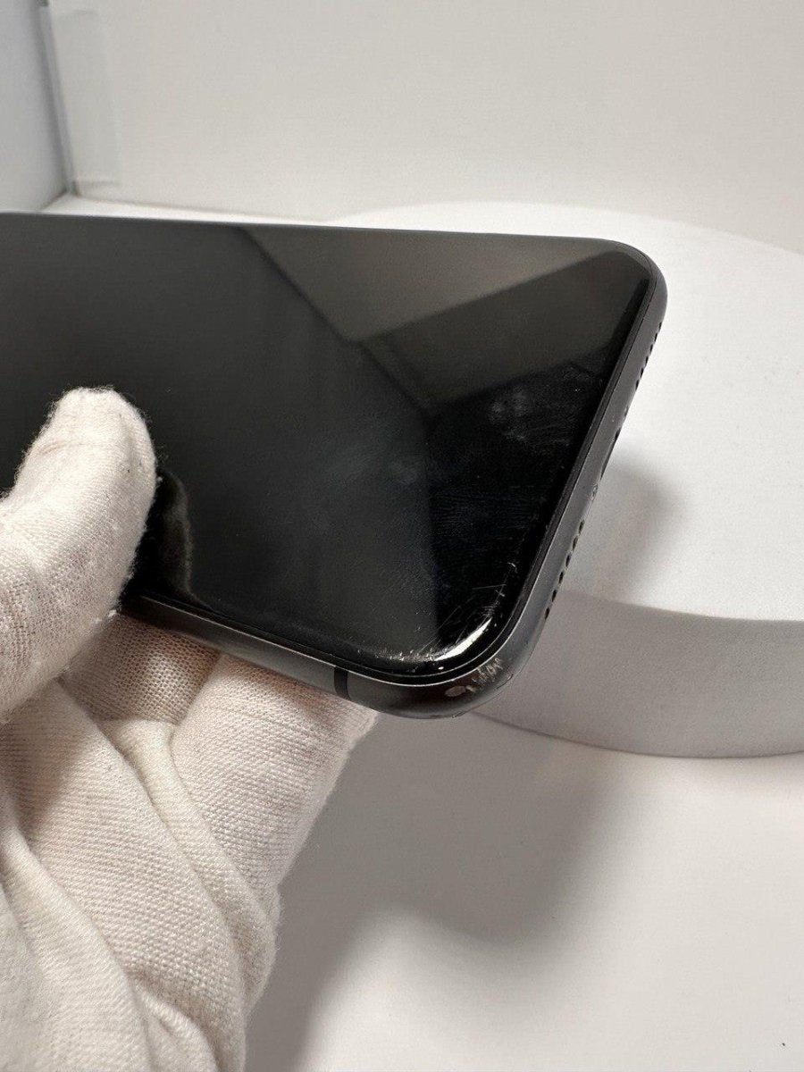 Apple iPhone 11 - 64GB - Black - Tiny crack on rear glass - BH 82% - RueZone