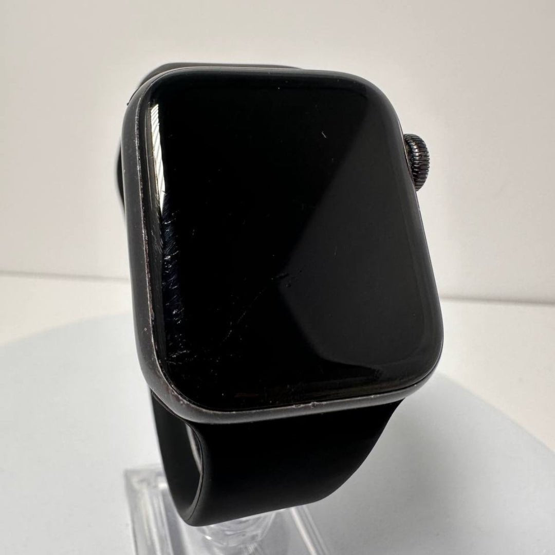 Apple Watch SE (1st Gen) 40mm GPS Only - 32GB - Space Grey - BH 74% - Grade C - RueZone