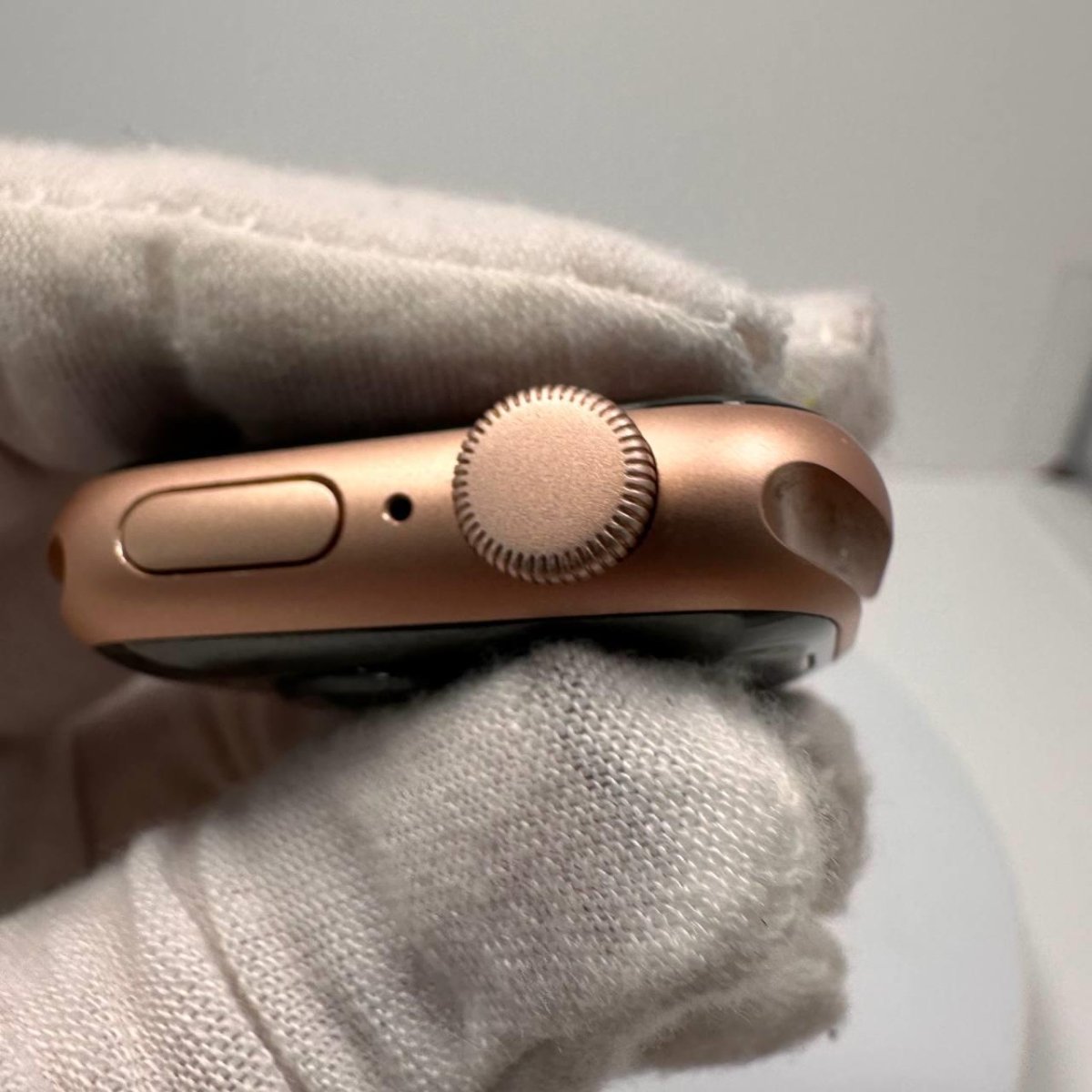 Apple Watch SE (1st Generation) 40mm GPS Only - 32GB - Gold - BH 80% - RueZone