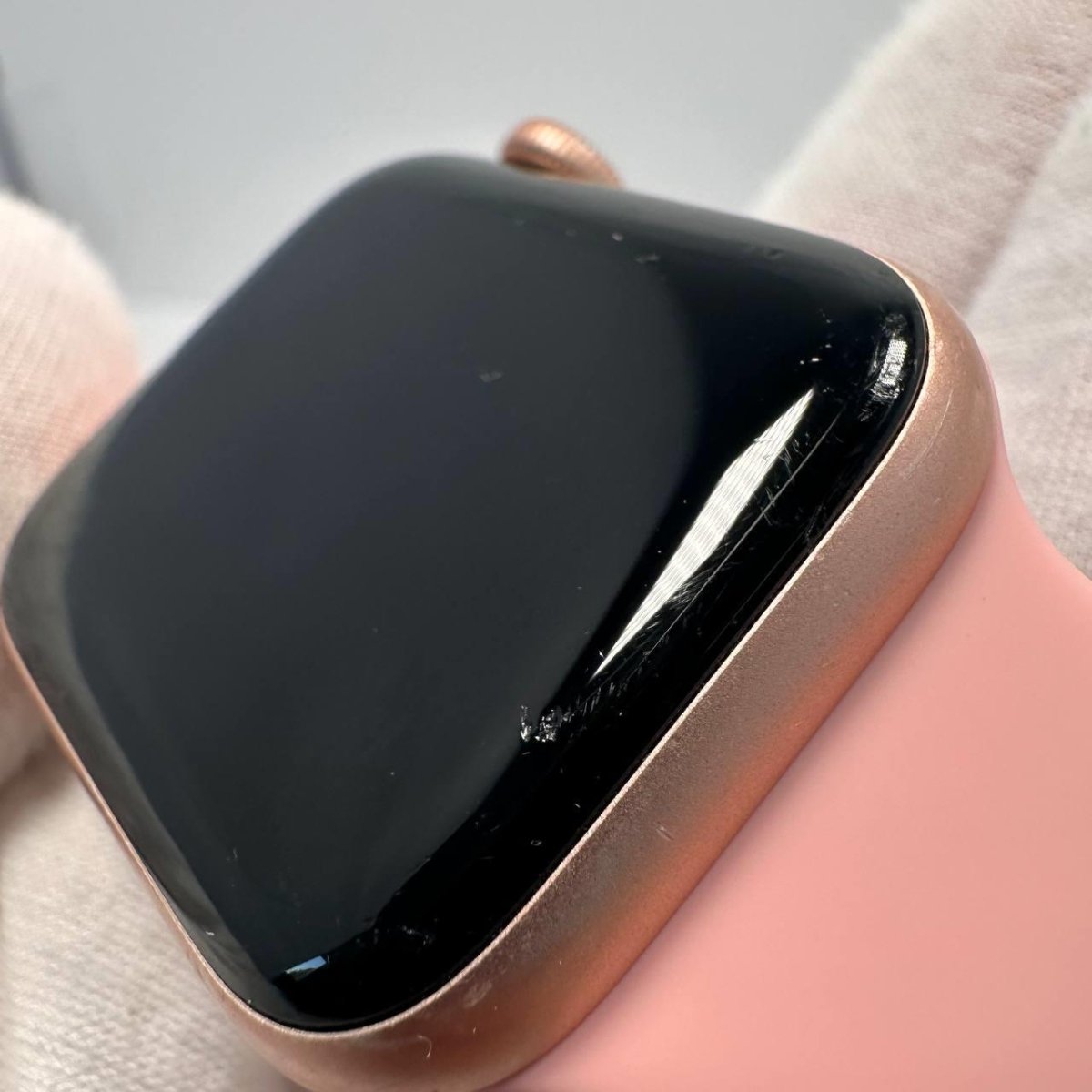 Apple Watch SE (2020) 40mm GPS Only - 32GB - Gold - BH 84% - RueZone