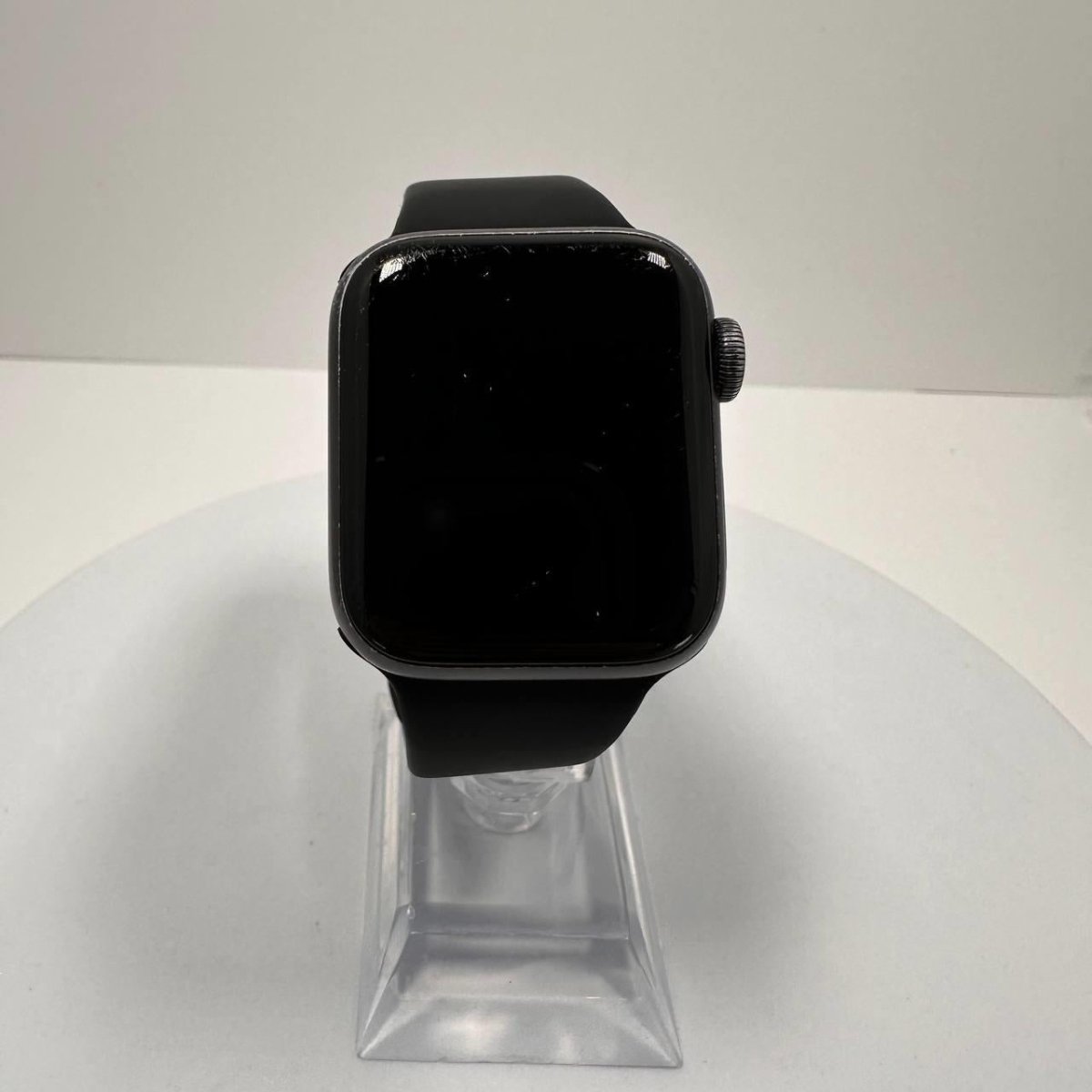 Apple Watch SE (2020) 40mm GPS Only - 32GB - Space Grey - Cracked Screen - BH 91% - RueZone