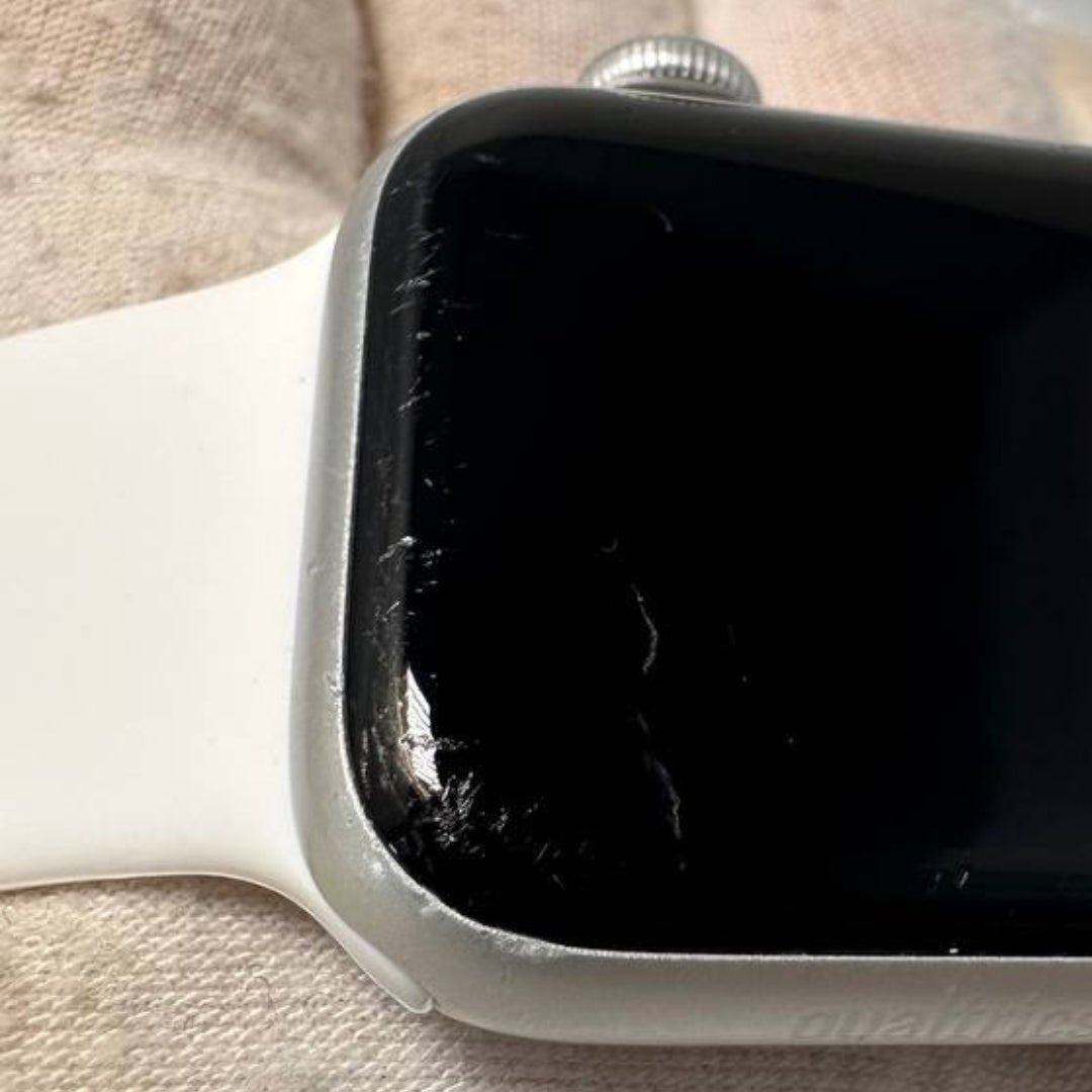 Apple Watch SE 40mm GPS - 32GB - Silver - Engraving on frame - 81% BH - RueZone