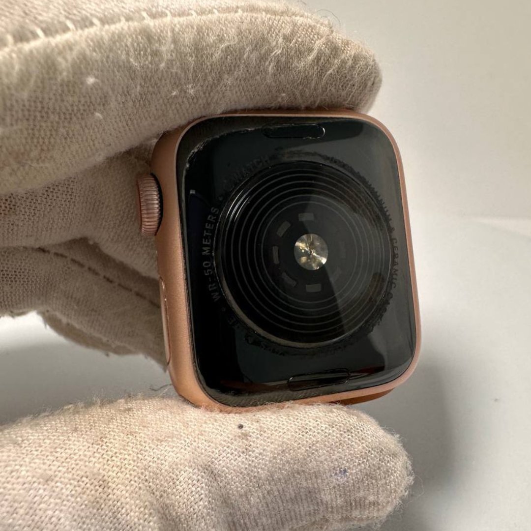 Apple Watch SE 40mm GPS + Cellular - 32GB - Gold - BH 77% - Grade C - RueZone