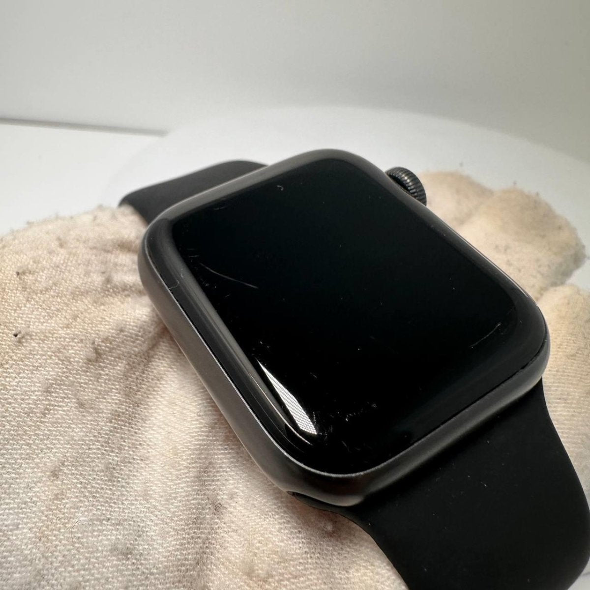 Apple Watch SE 40mm GPS + Cellular - 32GB - Space Grey - BH 78% - Grade C - RueZone