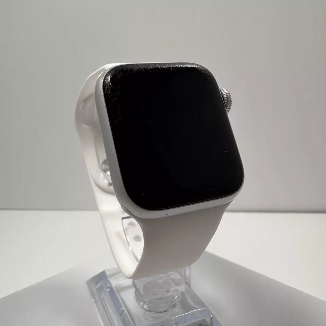 Apple Watch SE 40mm GPS Only - 32GB - Silver - BH 81% - RueZone