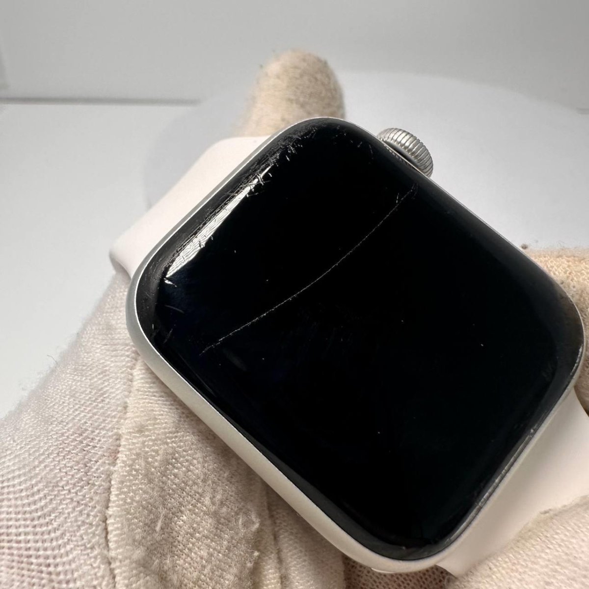 Apple Watch SE 40mm GPS Only - 32GB - Silver - BH 83% - RueZone