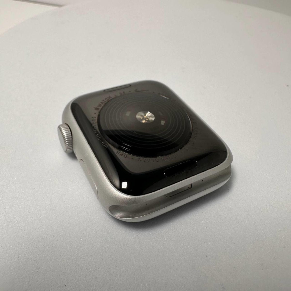 Apple Watch SE 40mm GPS Only - 32GB - Silver - BH 83% - RueZone