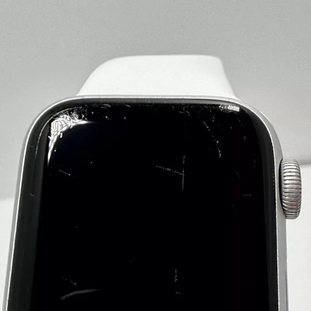 Apple Watch SE 40mm GPS Only - 32GB - Silver - BH 83% - RueZone