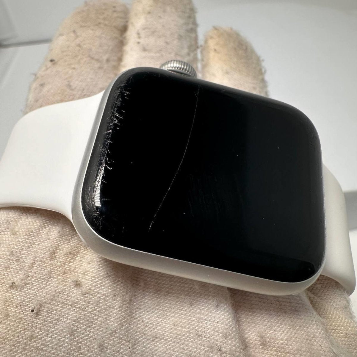 Apple Watch SE 40mm GPS Only - 32GB - Silver - BH 83% - RueZone