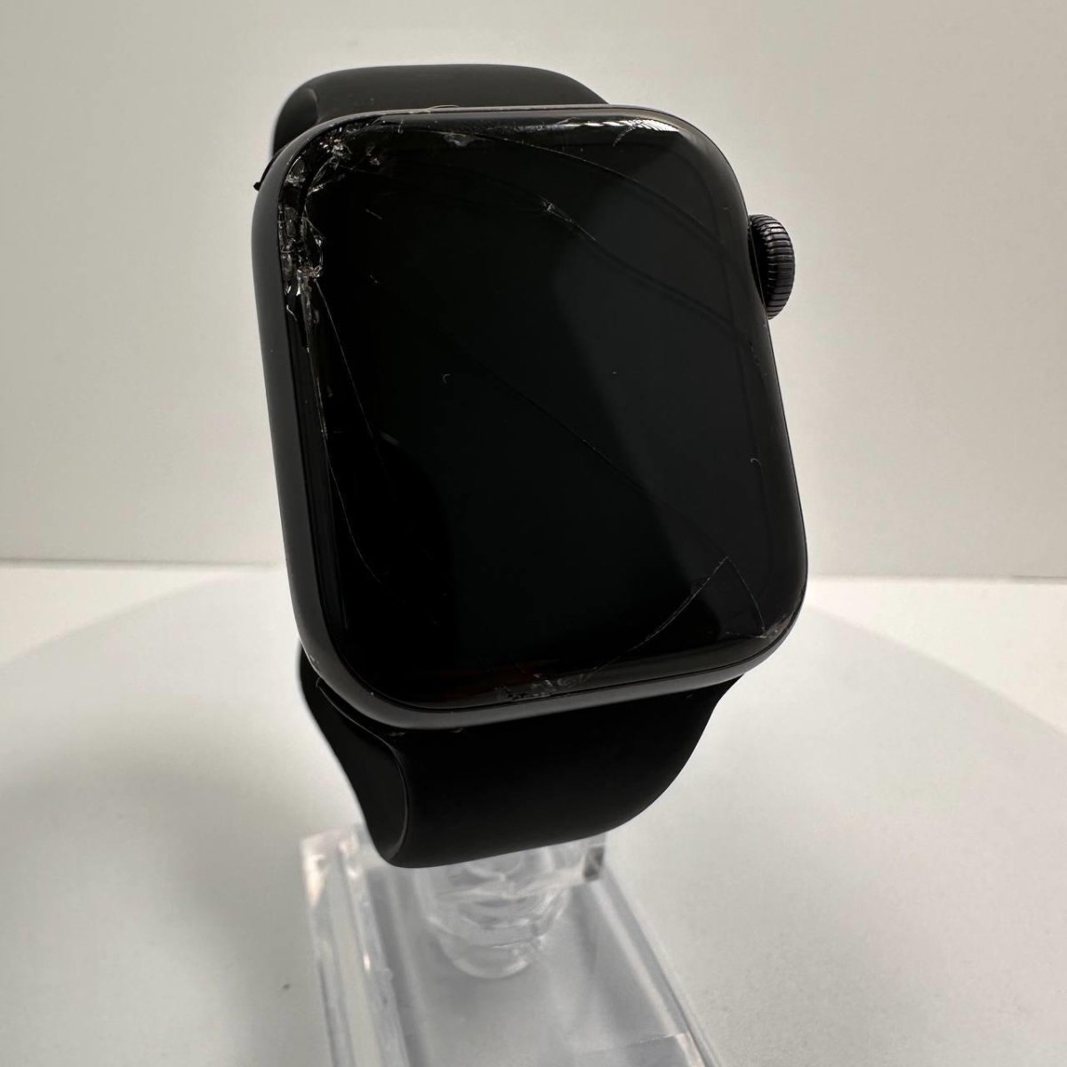 Apple Watch Series 5 40mm GPS+Cellular - 32GB - Space Grey - BH 89% - Cracked Screen - RueZone