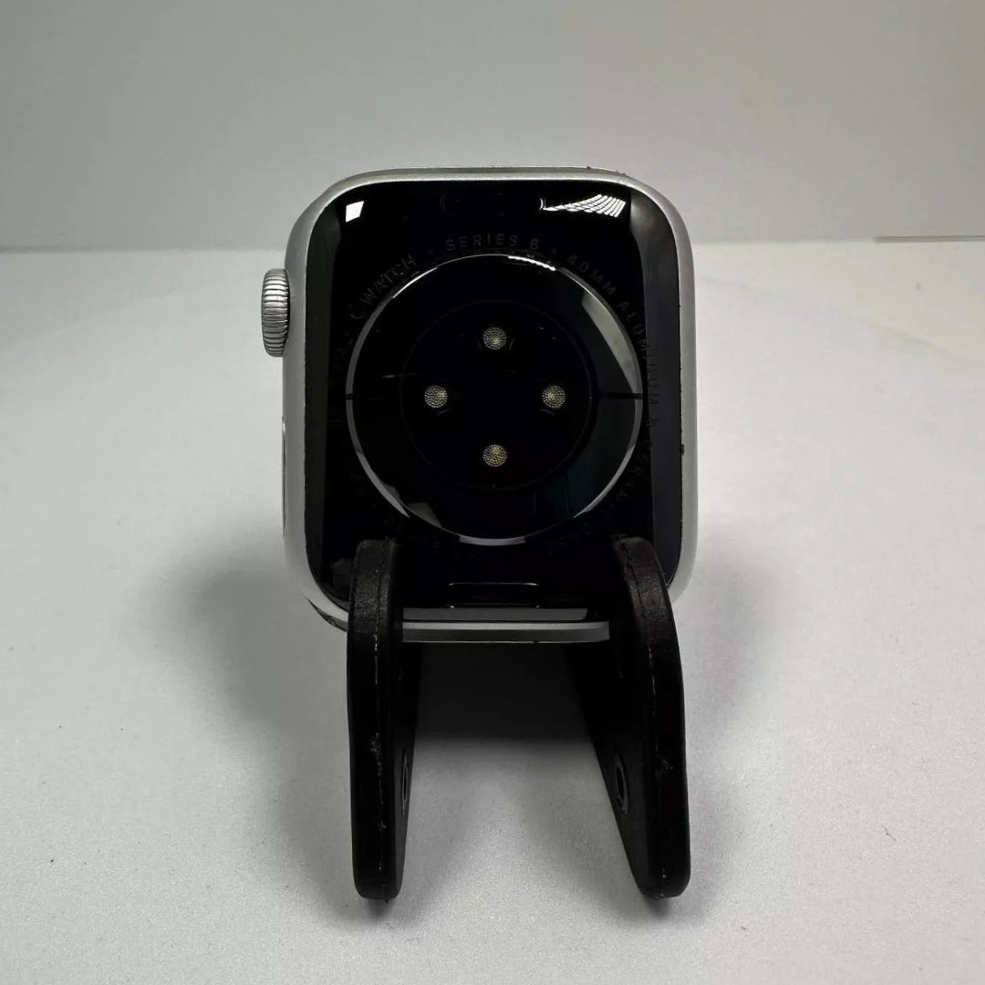 Apple Watch Series 6 40mm GPS Only - 32GB - Silver - BH 72% - RueZone