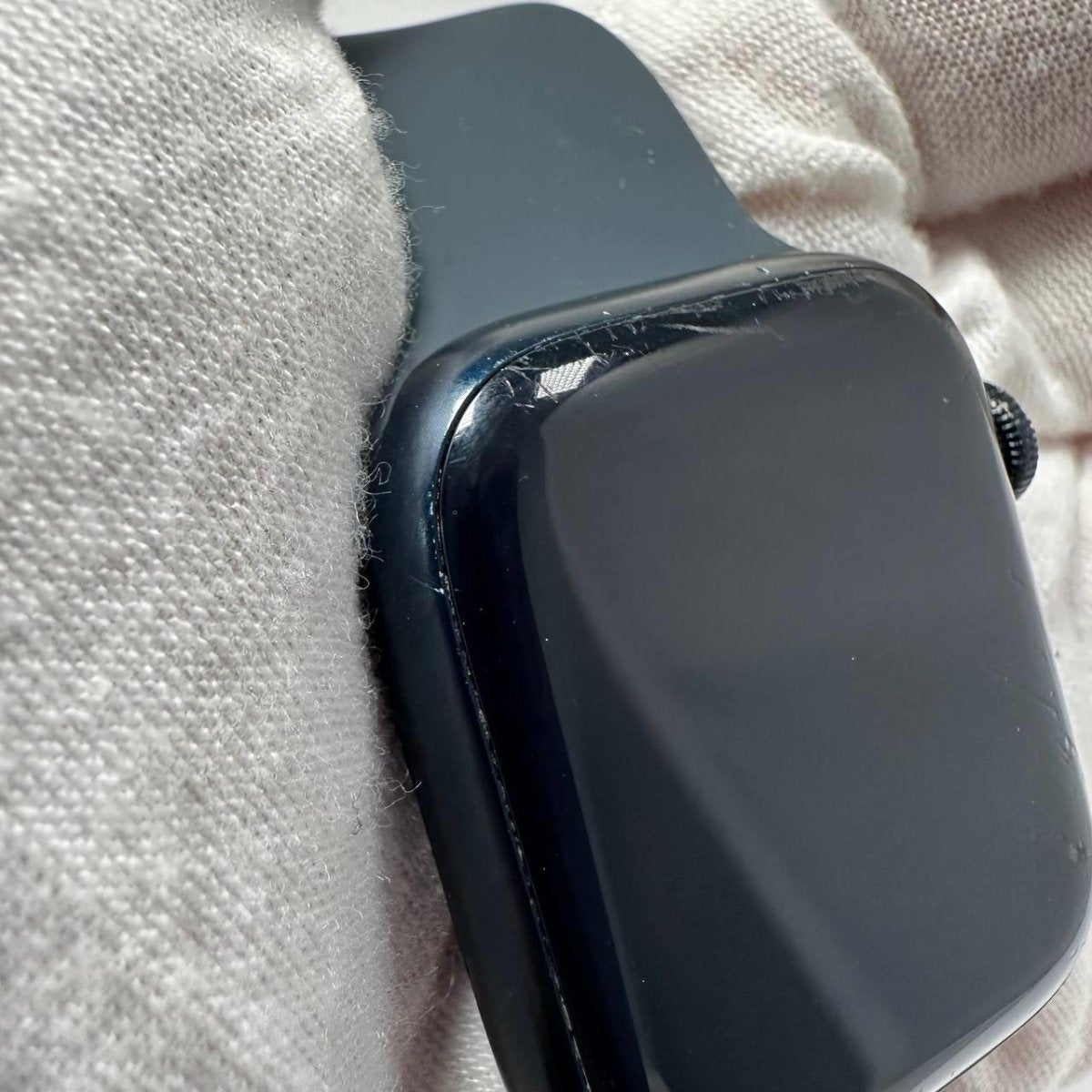 Apple Watch Series 7 Aluminum 41mm GPS Only | 32GB | Midnight | BH 72% - RueZone