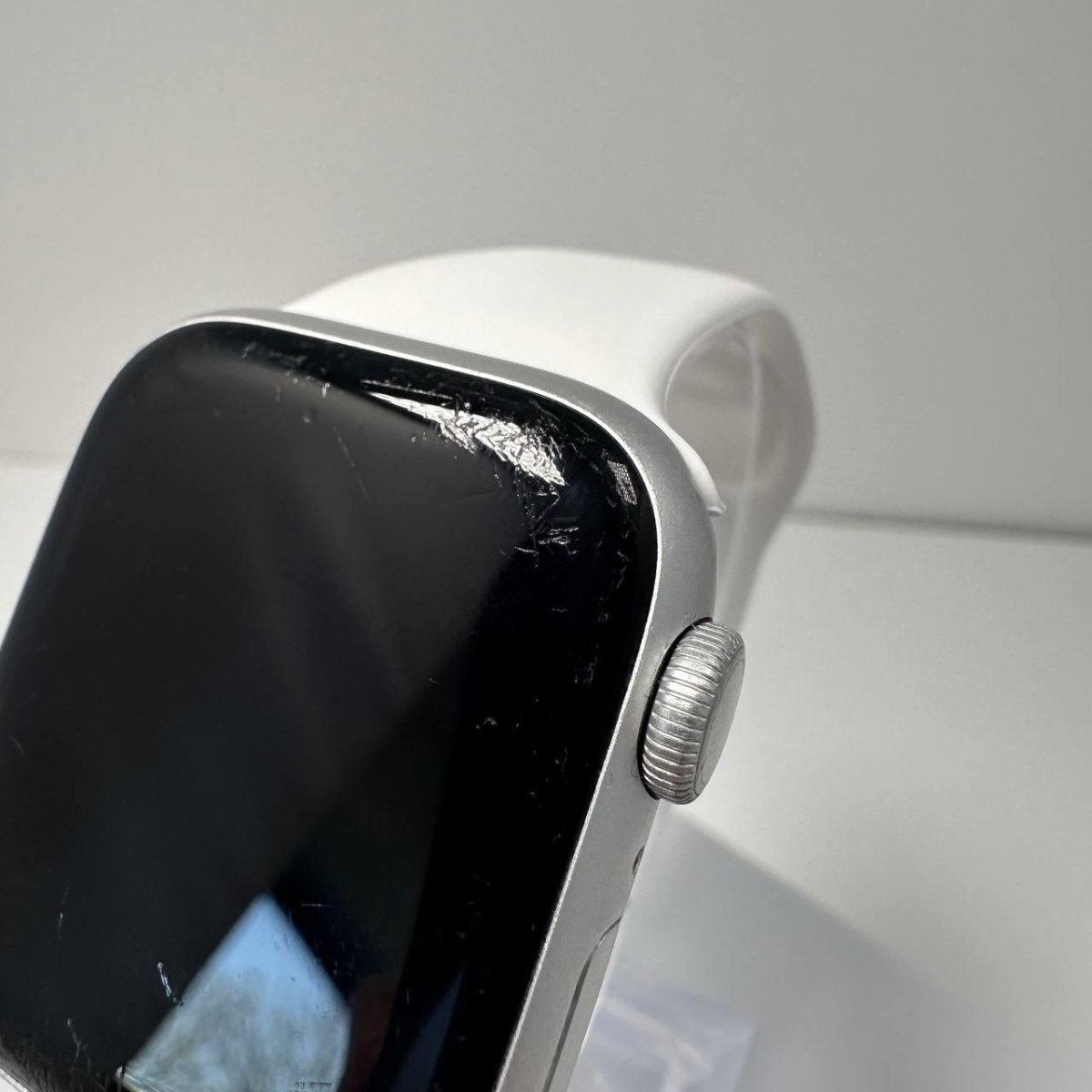 Apple Watch Series 8 41mm 32GB | Silver Aluminum Case | GPS Only | Grade D BH88% - RueZone Wonky Mobile