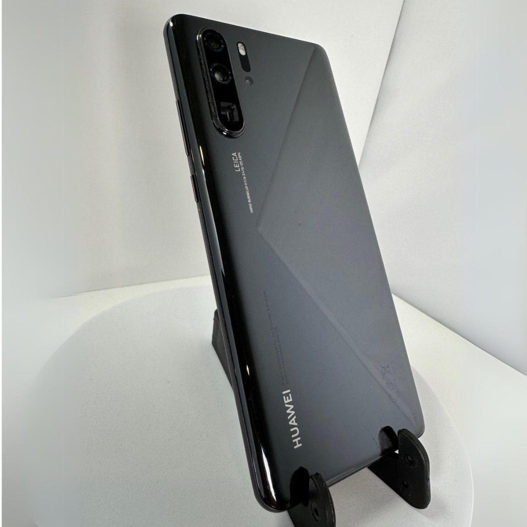 Huawei P30 Pro - 128GB - Black - Deep Scratches on Screen - RueZone