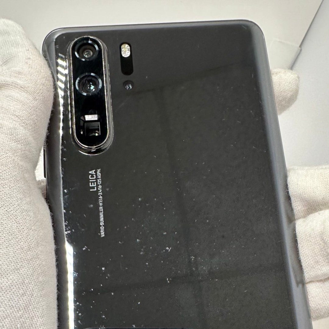 Huawei P30 Pro - 128GB - Black - Deep Scratches on Screen - RueZone