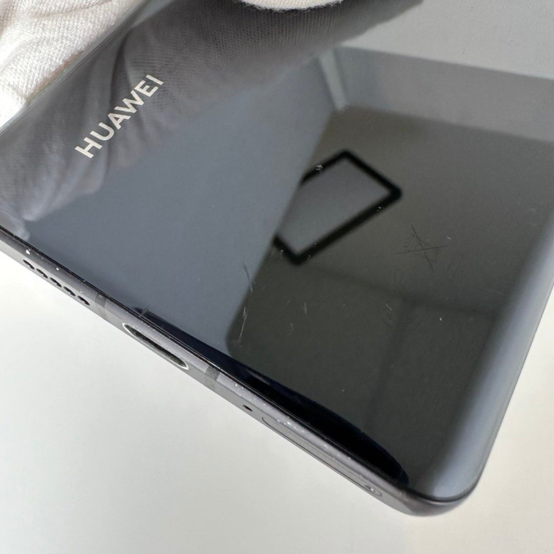 Huawei P30 Pro - 128GB - Black - Deep Scratches on Screen - RueZone