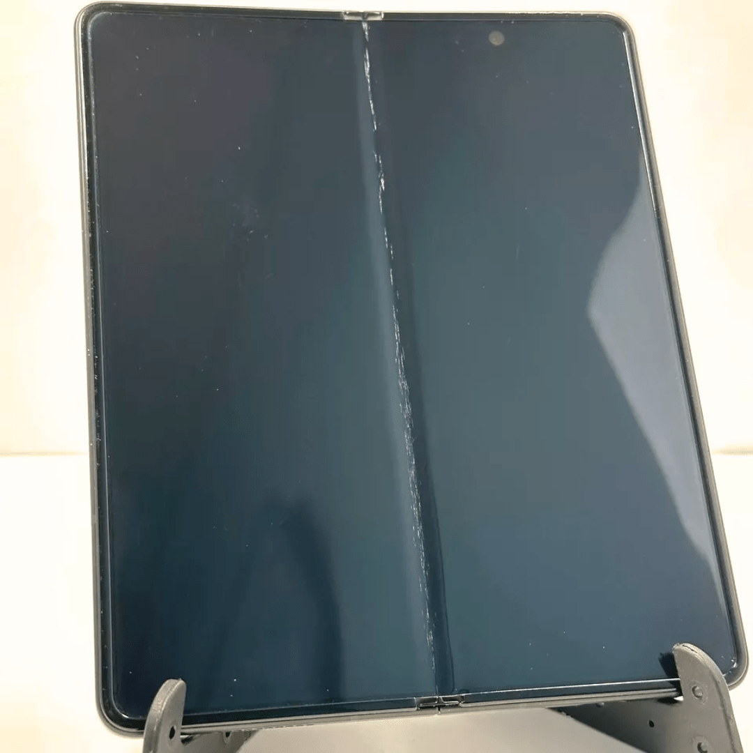 Samsung Galaxy Z Fold3 5G - 256GB - Phantom Black - Grade D - RueZone